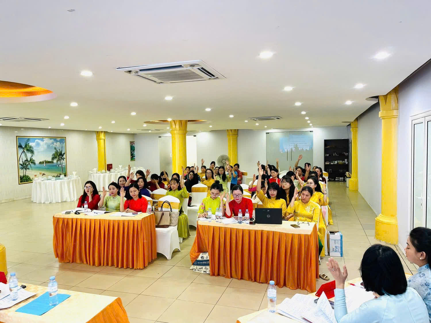 HỘI NGHỊ VIÊN CHỨC, NGƯỜI LAO ĐỘNG TRƯỜNG TIỂU HỌC HỒNG SƠN NĂM HỌC 2025 – 2026