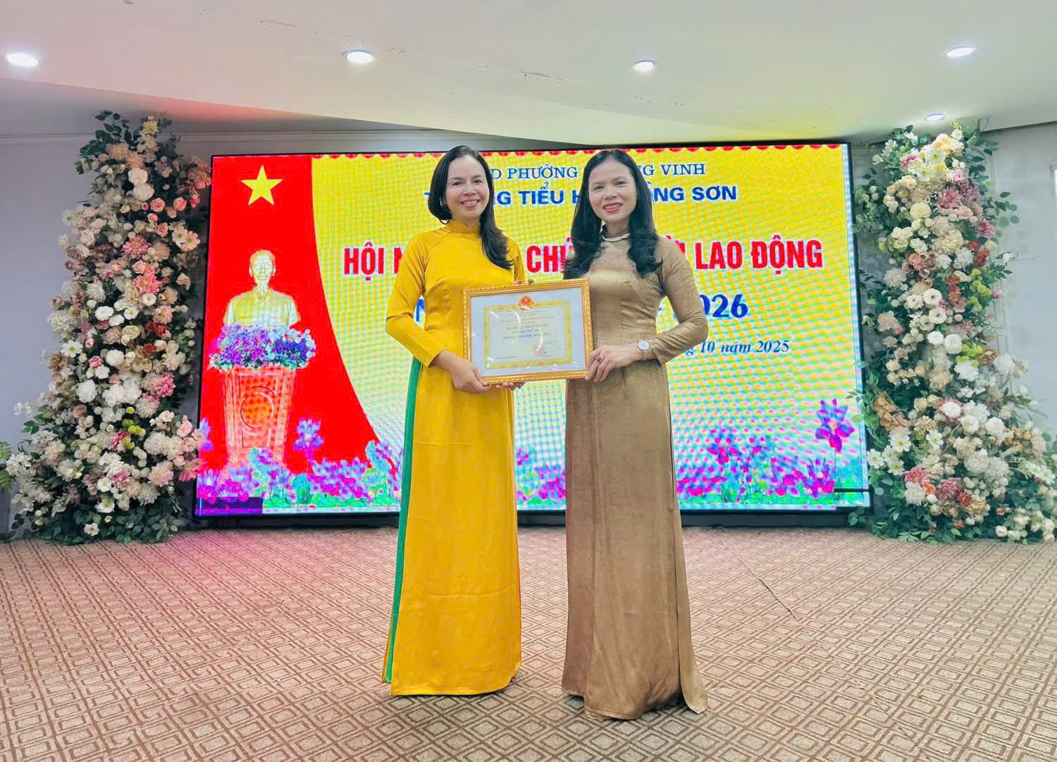 HỘI NGHỊ VIÊN CHỨC, NGƯỜI LAO ĐỘNG TRƯỜNG TIỂU HỌC HỒNG SƠN NĂM HỌC 2025 – 2026