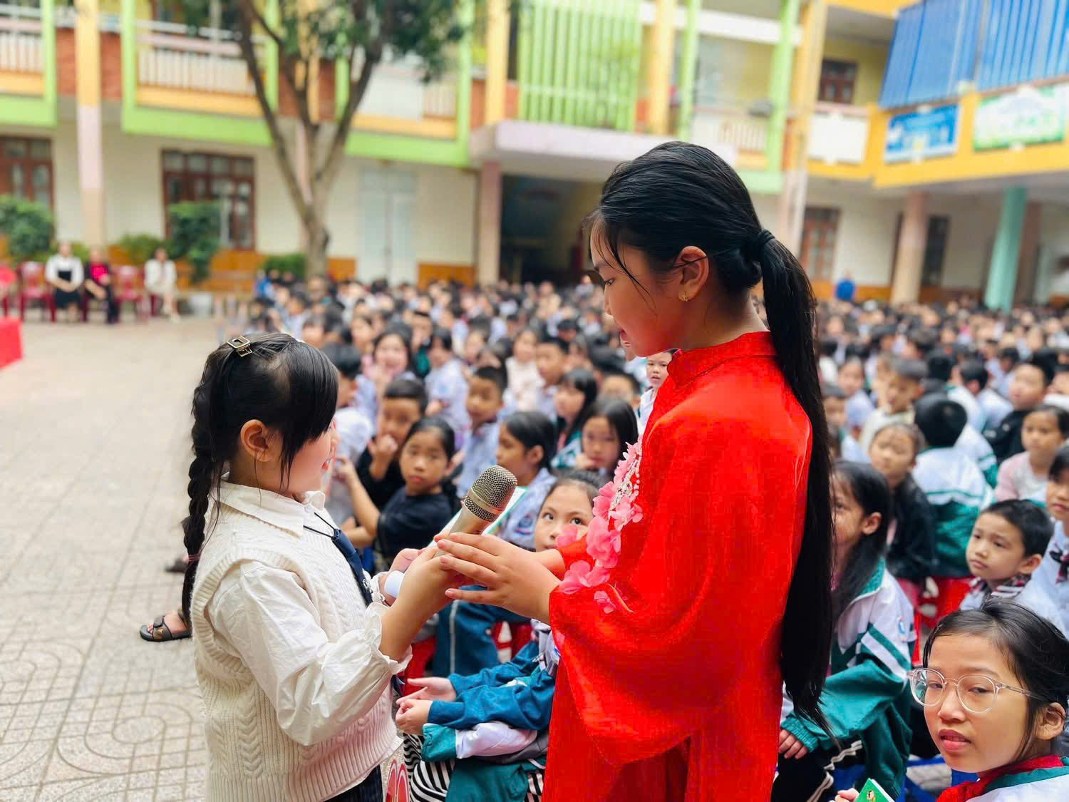 SINH HOẠT DƯỚI CỜ – CHỦ ĐỀ: HÓA TRANG NHÂN VẬT ANH HÙNG CHI ĐỘI EM MANG TÊN