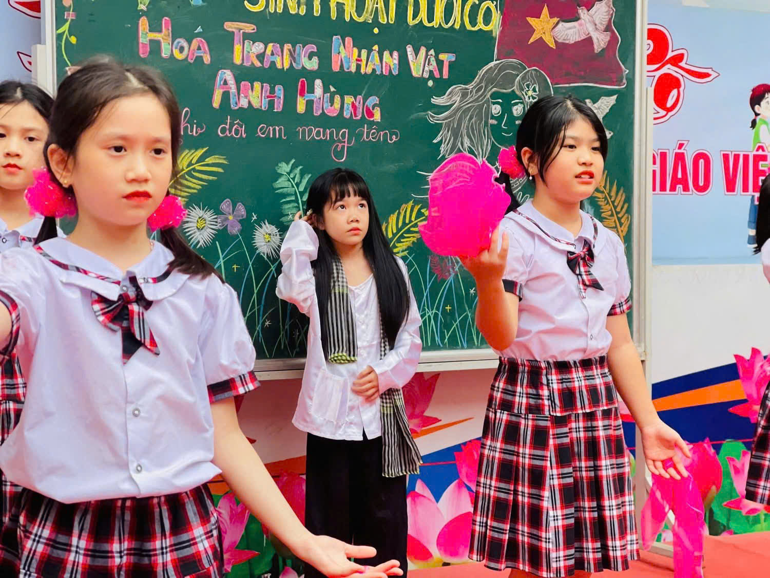 SINH HOẠT DƯỚI CỜ – CHỦ ĐỀ: HÓA TRANG NHÂN VẬT ANH HÙNG CHI ĐỘI EM MANG TÊN