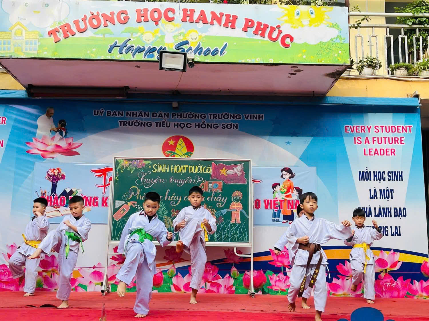 Sinh hoạt dưới cờ Khối 2: Tìm hiểu kiến thức Phòng cháy Chữa cháy