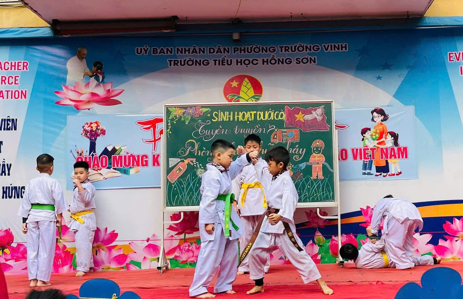 Sinh hoạt dưới cờ Khối 2: Tìm hiểu kiến thức Phòng cháy Chữa cháy