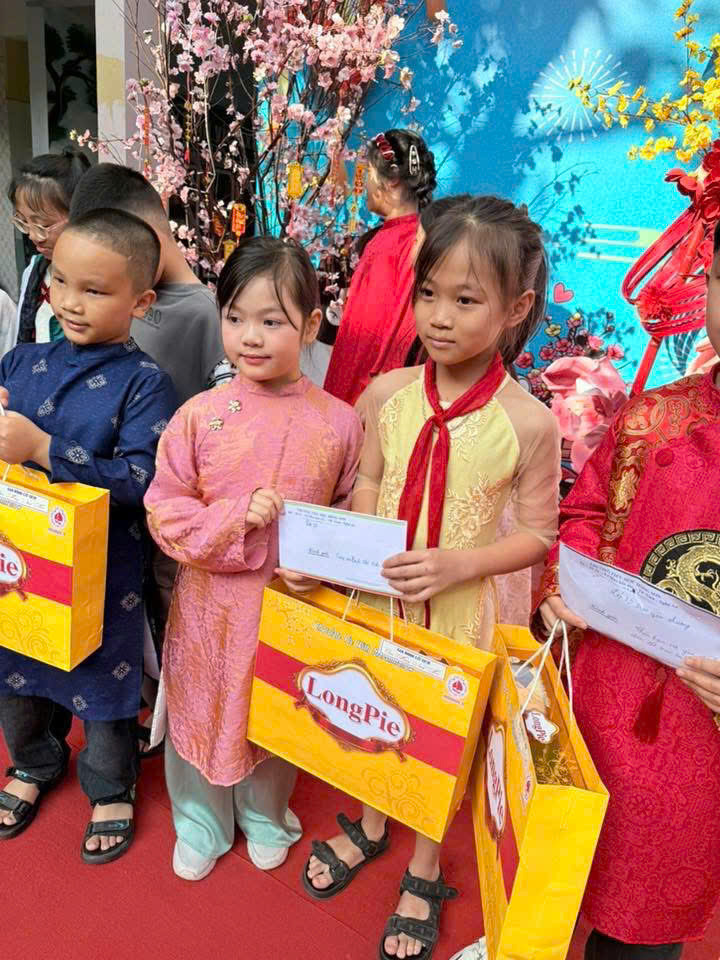 KHI YÊU THƯƠNG NỞ HOA TRÊN GỐC CÂY ƯỚC NGUYỆN...