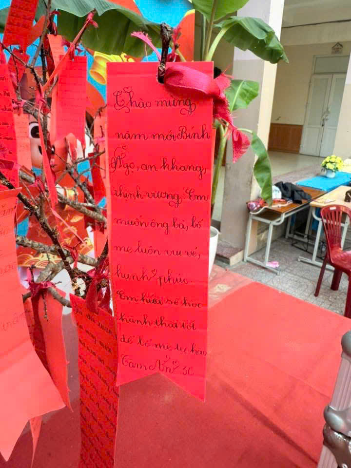 KHI YÊU THƯƠNG NỞ HOA TRÊN GỐC CÂY ƯỚC NGUYỆN...