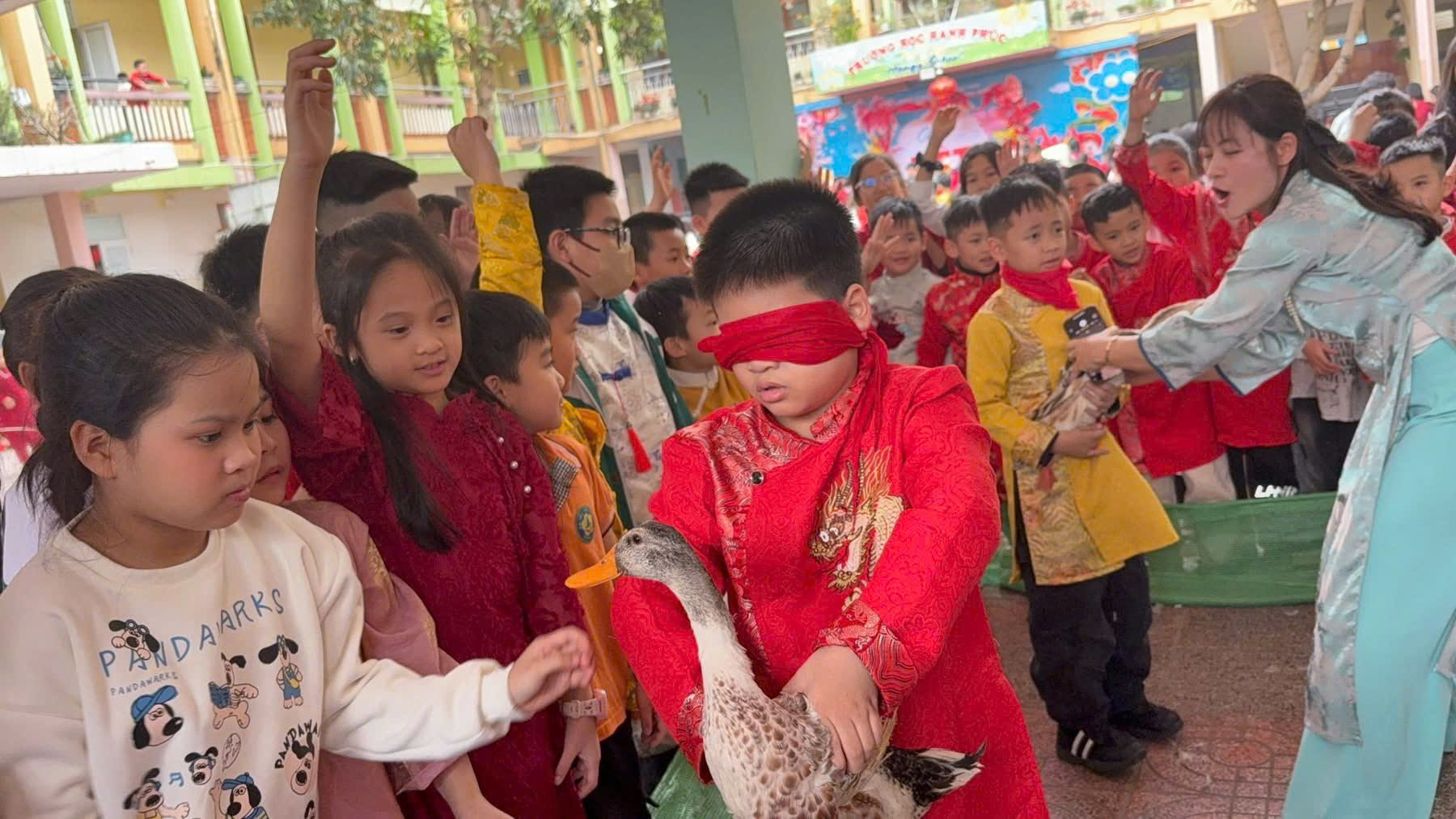 KHI YÊU THƯƠNG NỞ HOA TRÊN GỐC CÂY ƯỚC NGUYỆN...