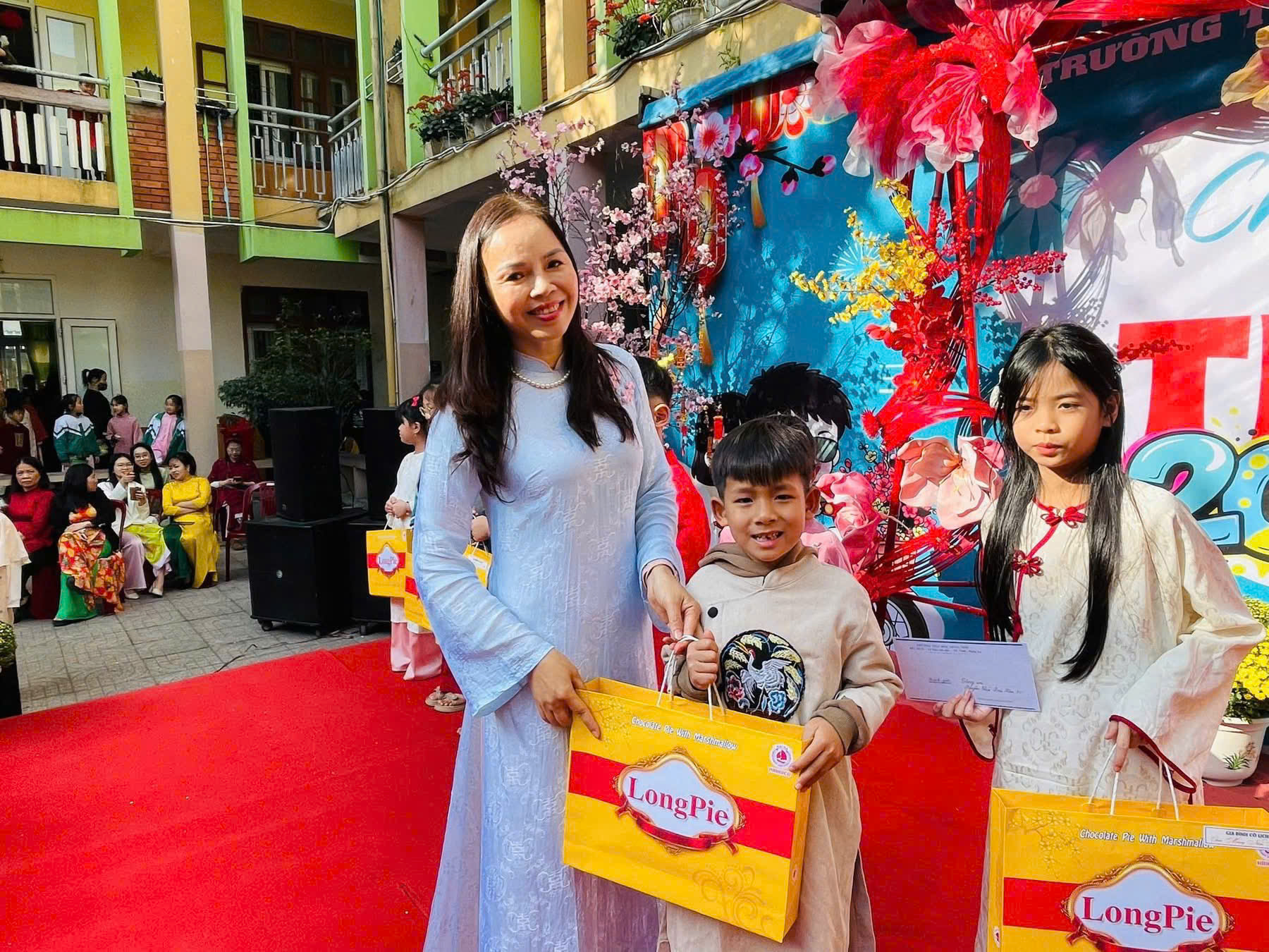 KHI YÊU THƯƠNG NỞ HOA TRÊN GỐC CÂY ƯỚC NGUYỆN...