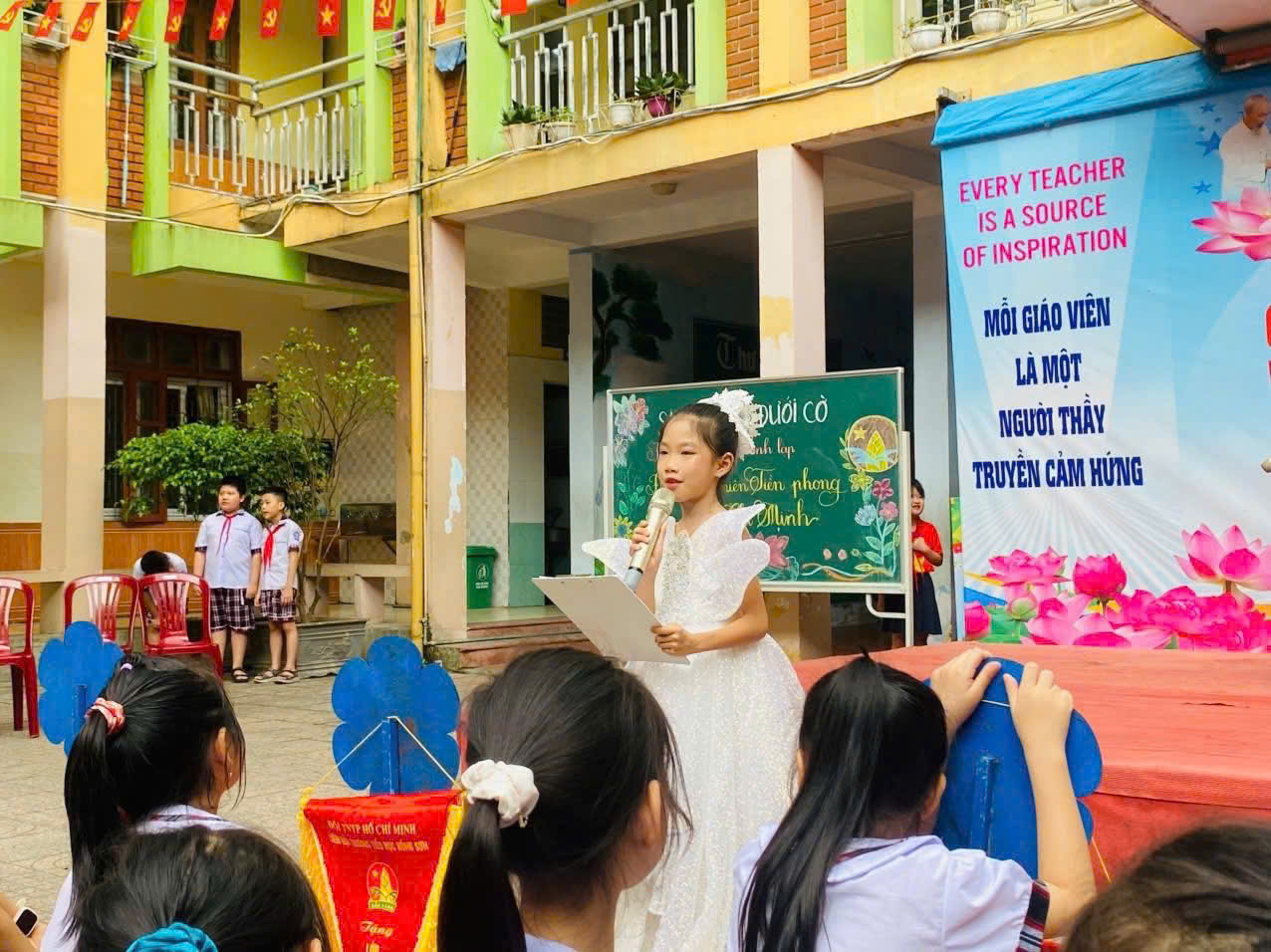 SINH HOẠT DƯỚI CỜ – RỰC RỠ SẮC MÀU MĂNG NON HỒNG SƠN